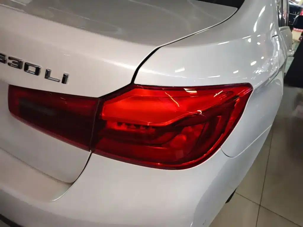 2020 BMW 5 Series 530Li Leading Edition M Sport Package — миниатюра 8