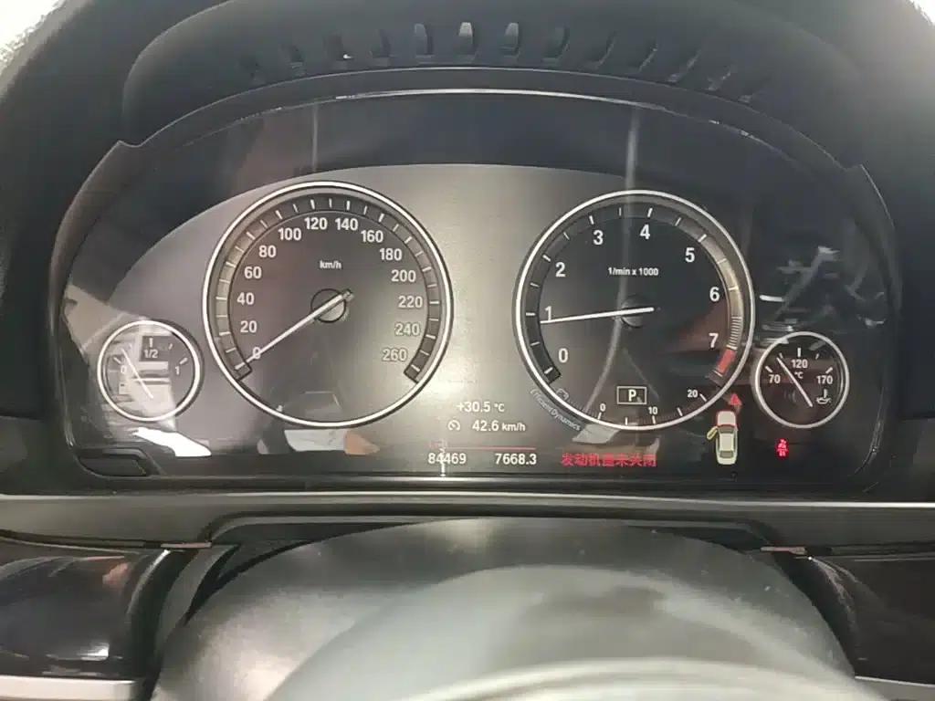 2014 BMW 5 Series 520Li Elegant Edition — миниатюра 12