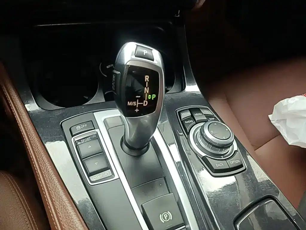 2014 BMW 5 Series 520Li Elegant Edition — миниатюра 14
