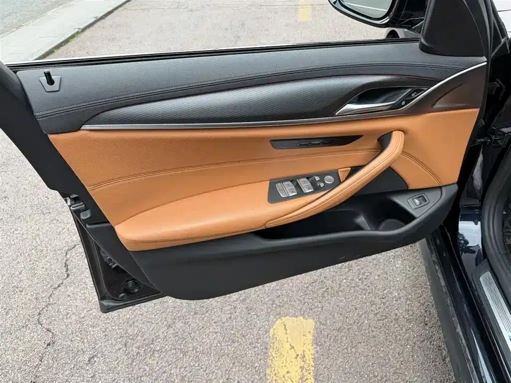 2022 BMW 5 Series Imported Model 525i M Sport Package — миниатюра 6