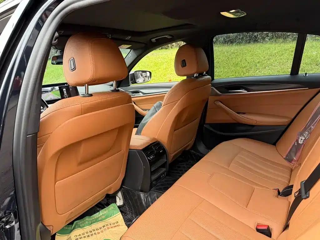 2022 BMW 5 Series Imported Model 525i M Sport Package — миниатюра 9