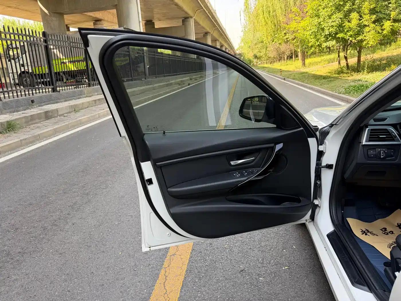 2017 BMW 3 Series 320Li Fashion Edition — миниатюра 11