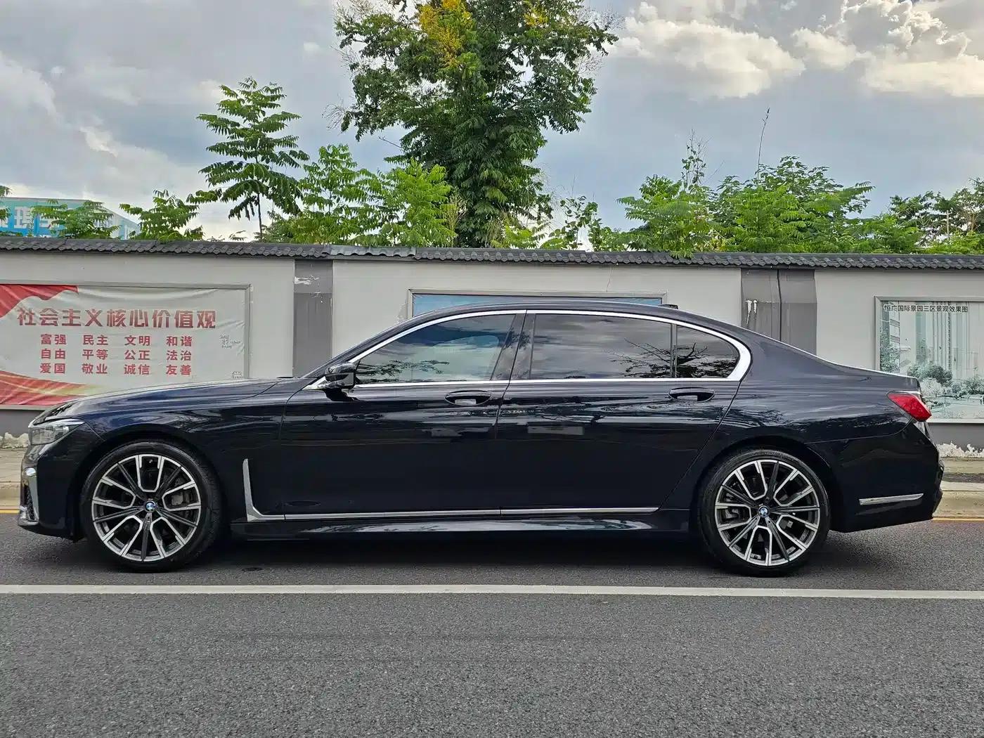 2019 BMW 7 Series 740Li Luxury M Sport Package — миниатюра 4