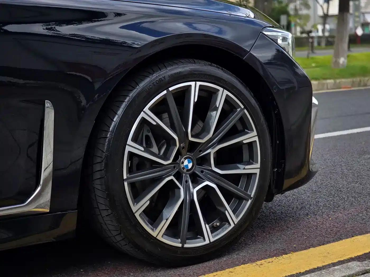 2019 BMW 7 Series 740Li Luxury M Sport Package — миниатюра 5