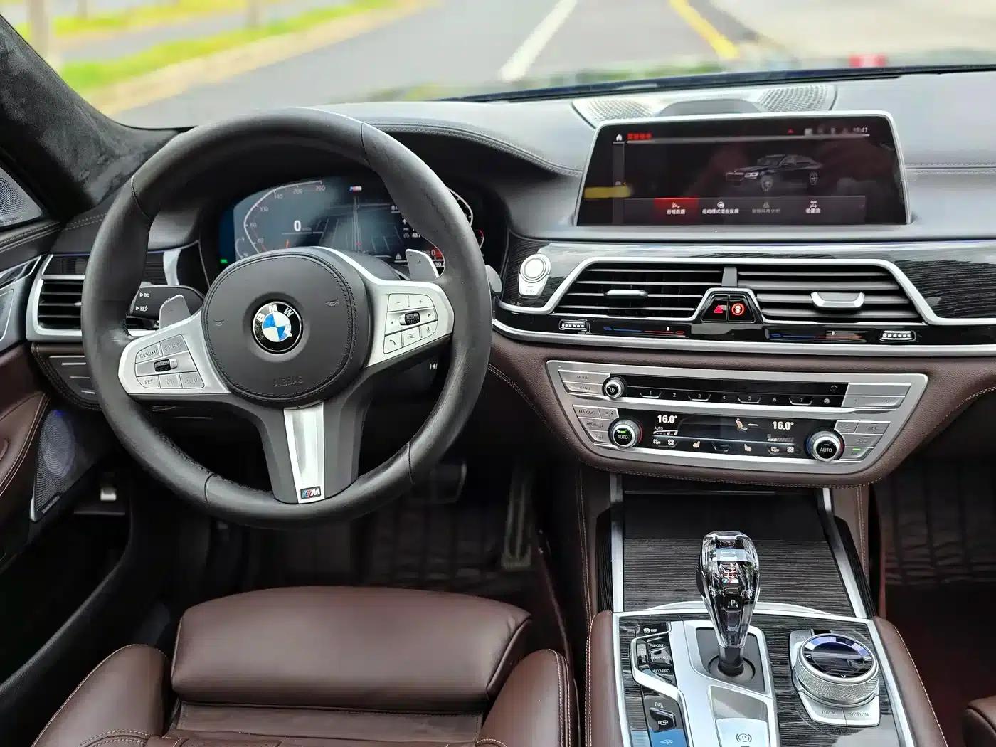 2019 BMW 7 Series 740Li Luxury M Sport Package — миниатюра 8