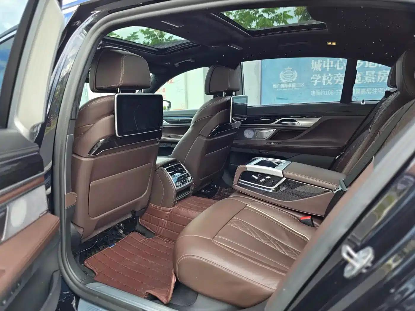 2019 BMW 7 Series 740Li Luxury M Sport Package — миниатюра 9