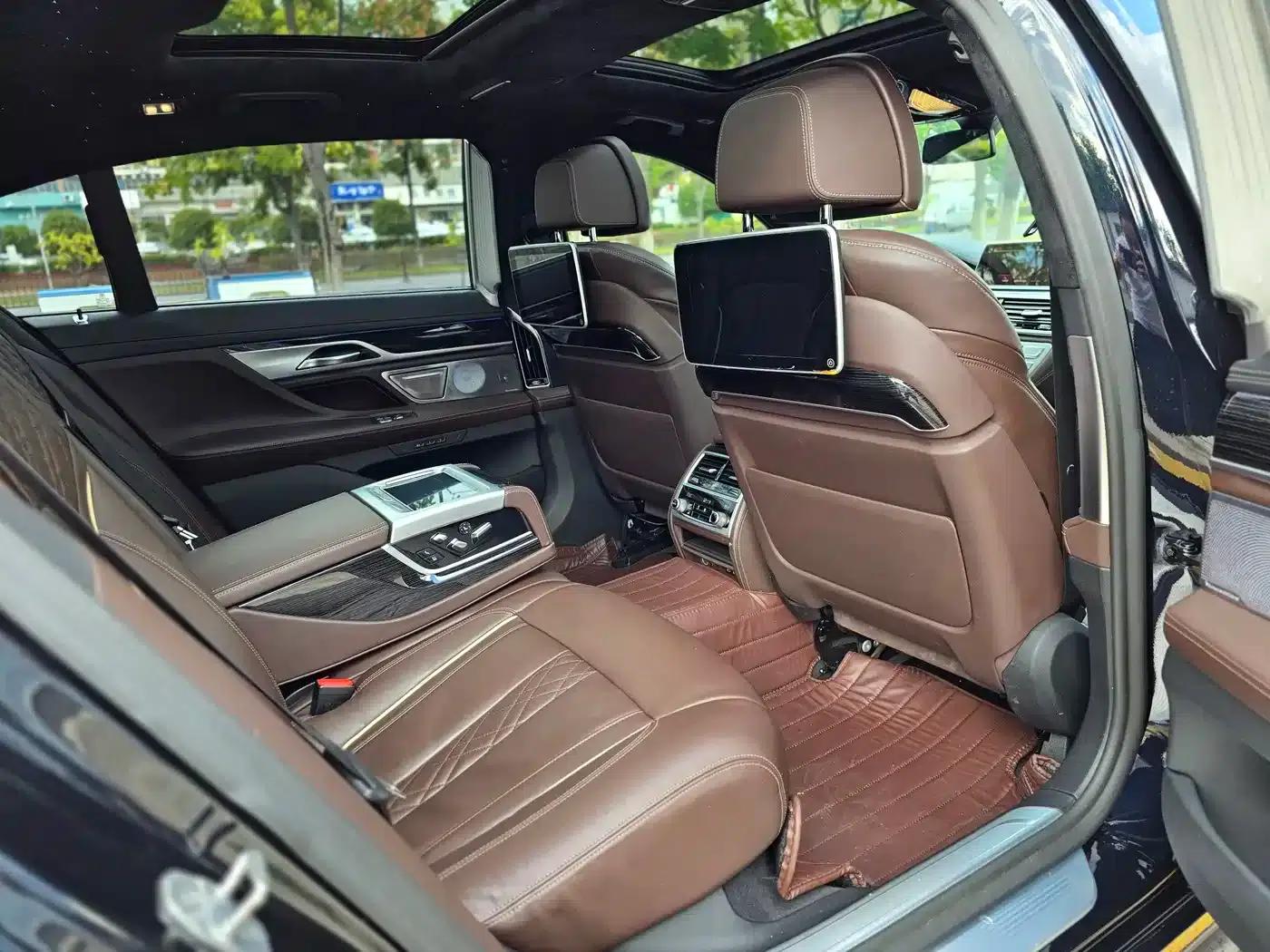 2019 BMW 7 Series 740Li Luxury M Sport Package — миниатюра 10