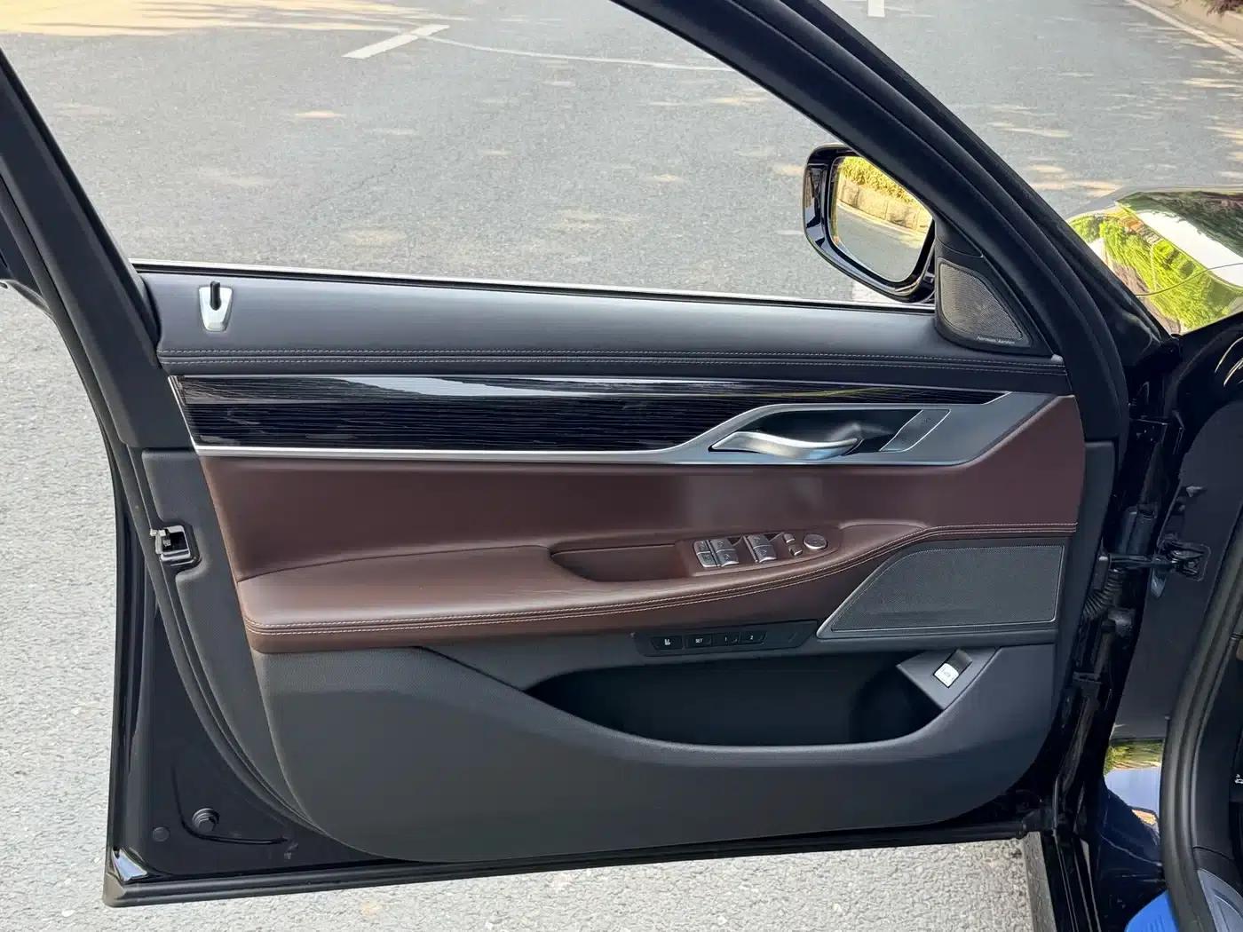 2021 BMW 7 Series 730Li M Sport Package — миниатюра 6