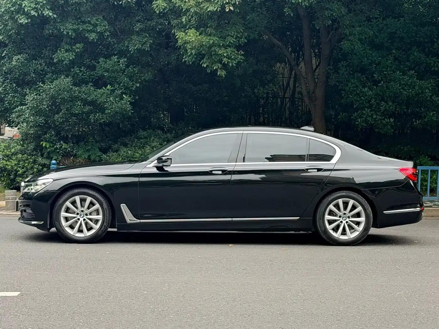 2016 BMW 7 Series 730Li Leading Edition — миниатюра 3
