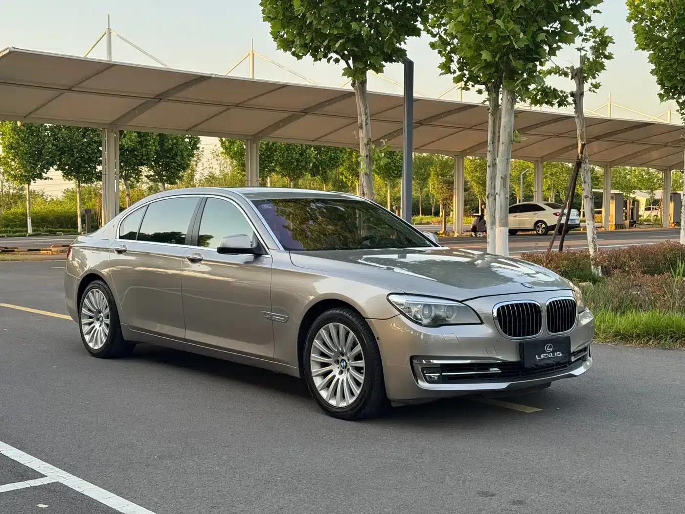 2011 BMW 7 Series 760Li Steinway Limited Edition — миниатюра 3