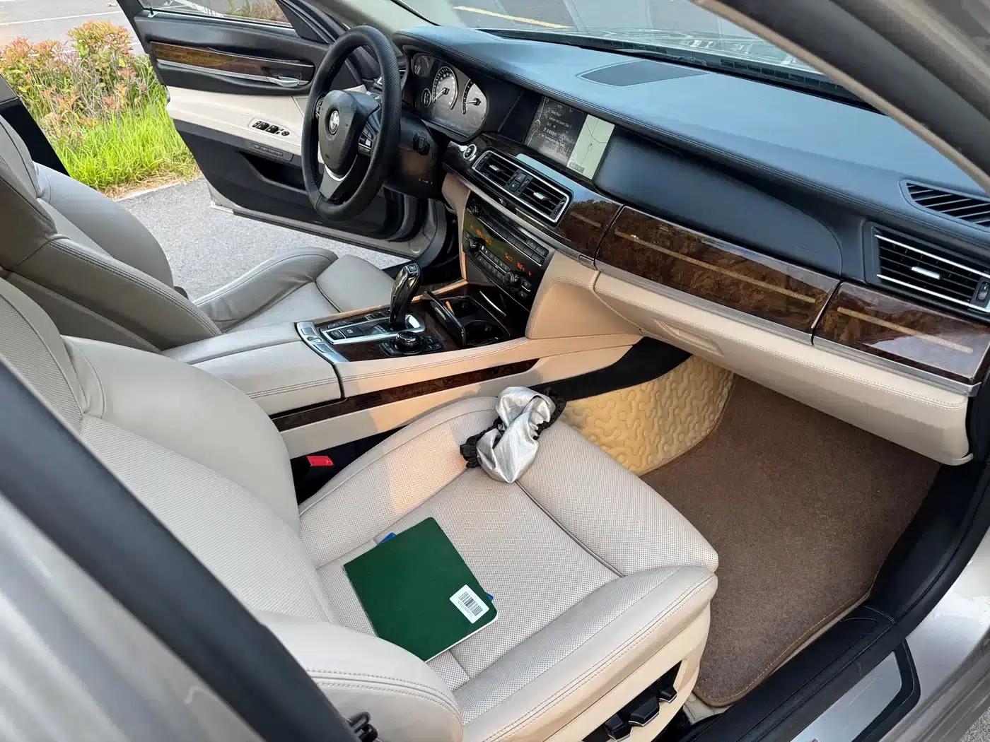 2011 BMW 7 Series 760Li Steinway Limited Edition — миниатюра 5