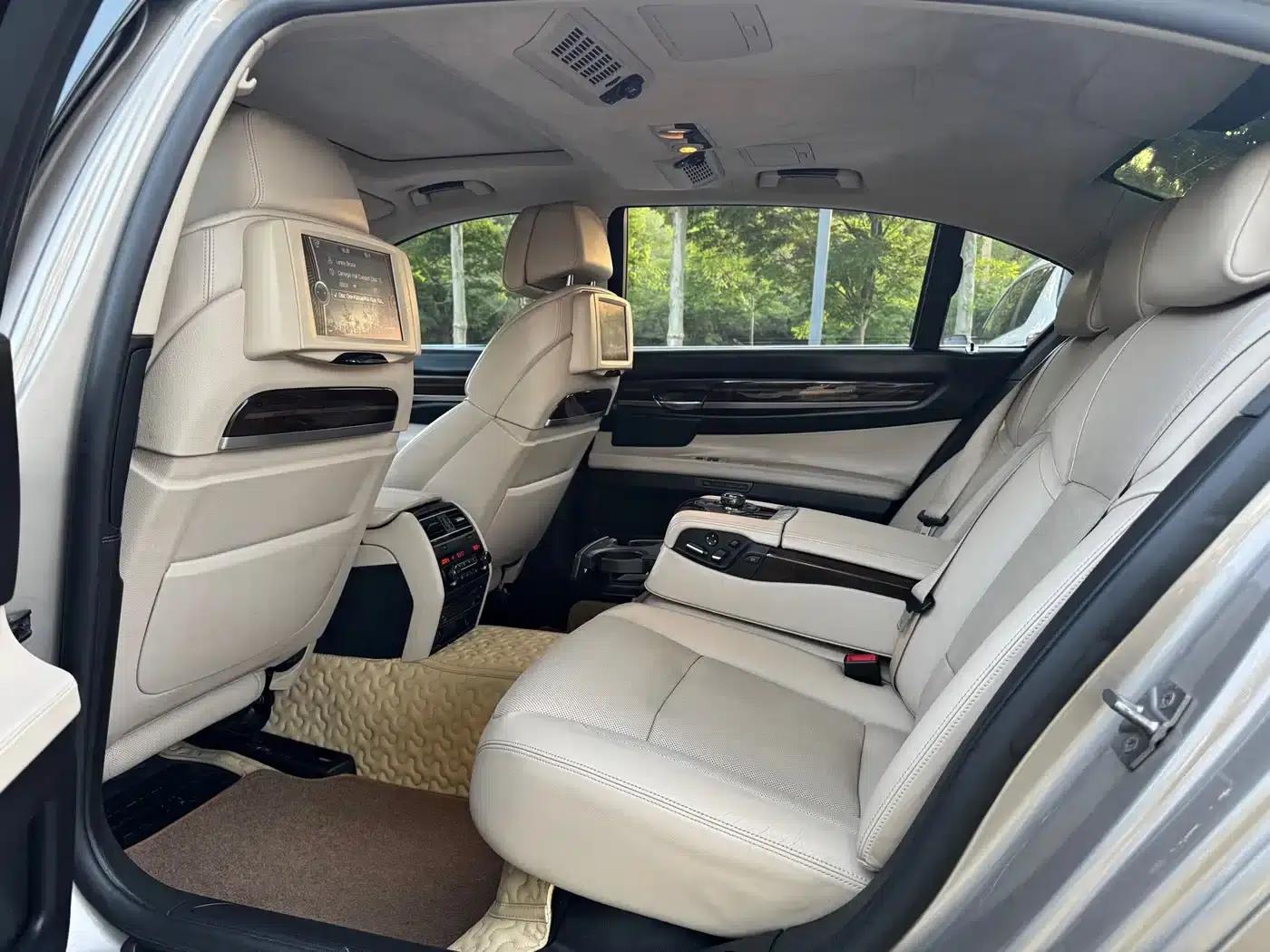 2011 BMW 7 Series 760Li Steinway Limited Edition — миниатюра 6