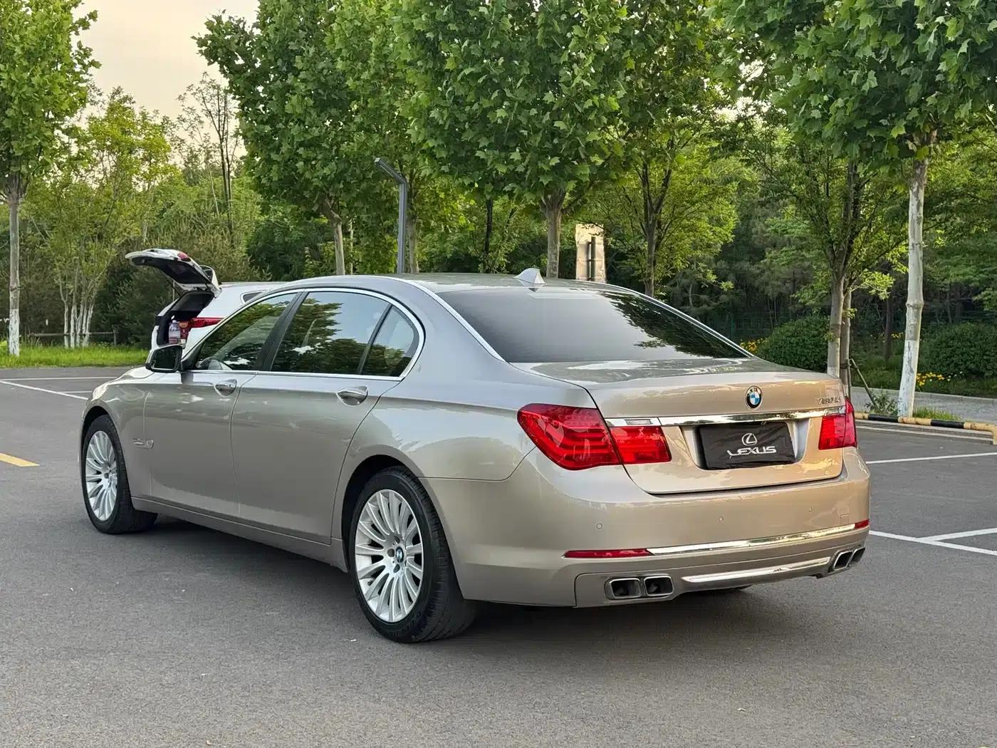 2011 BMW 7 Series 760Li Steinway Limited Edition — миниатюра 8