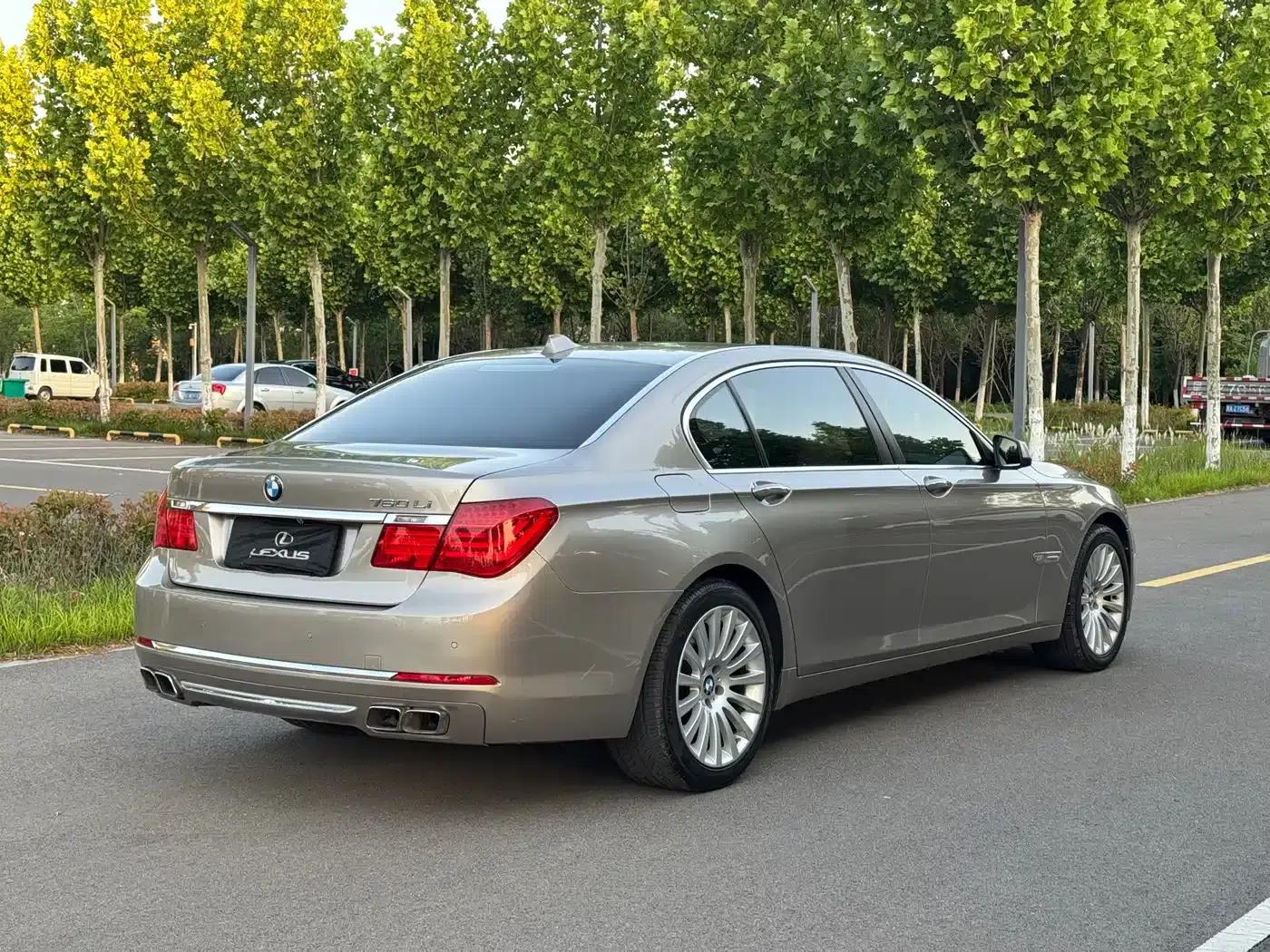 2011 BMW 7 Series 760Li Steinway Limited Edition — миниатюра 9