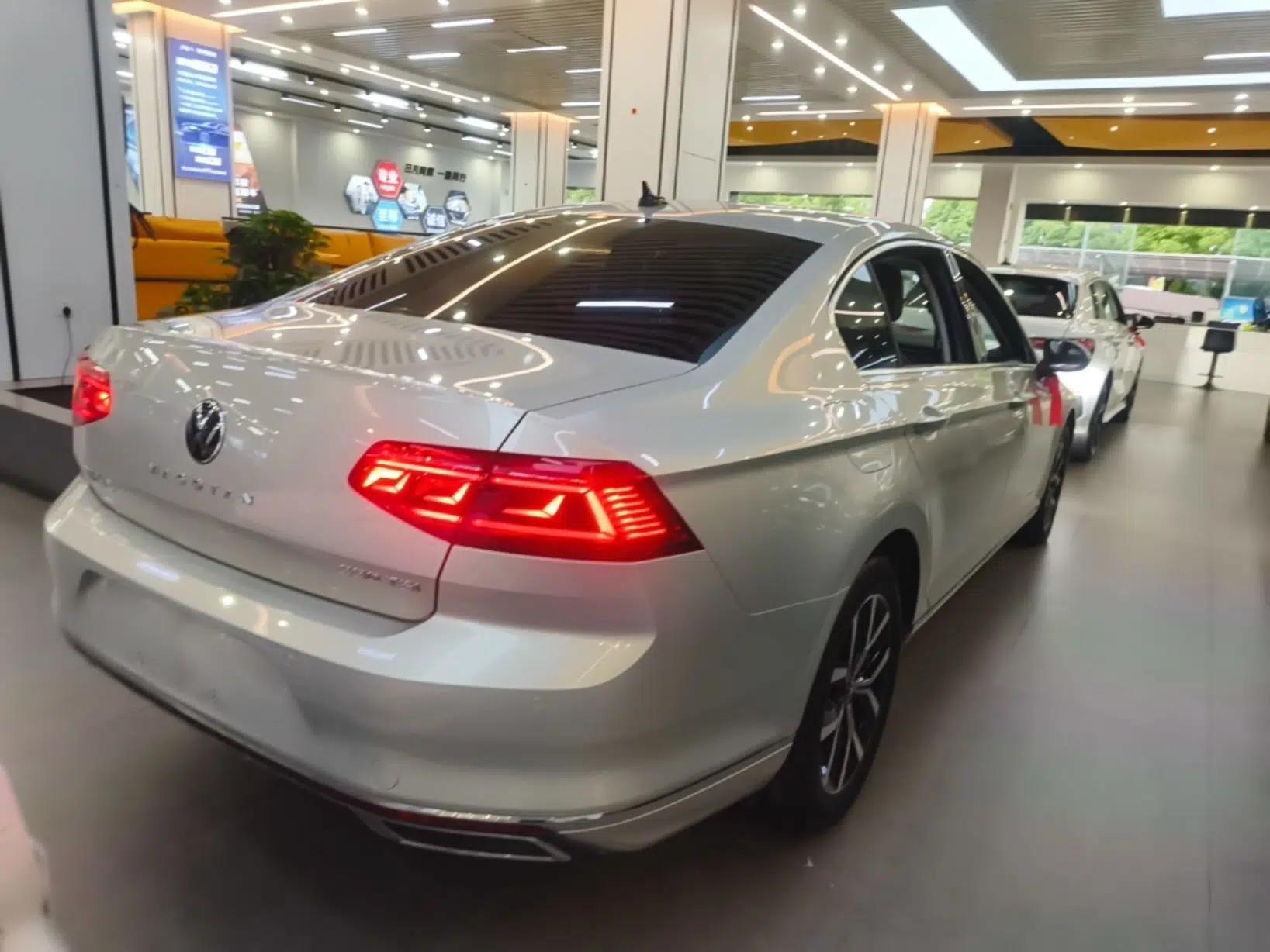 Volkswagen Magotan 2020 330TSI DSG Leading Model — миниатюра 6