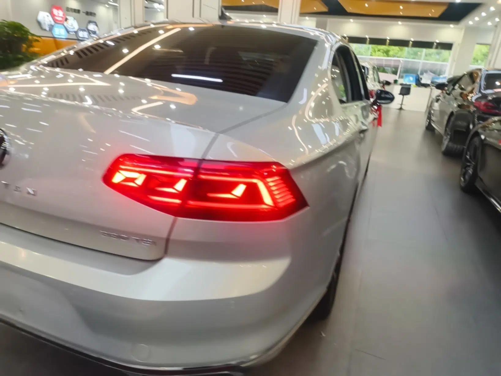 Volkswagen Magotan 2020 330TSI DSG Leading Model — миниатюра 9