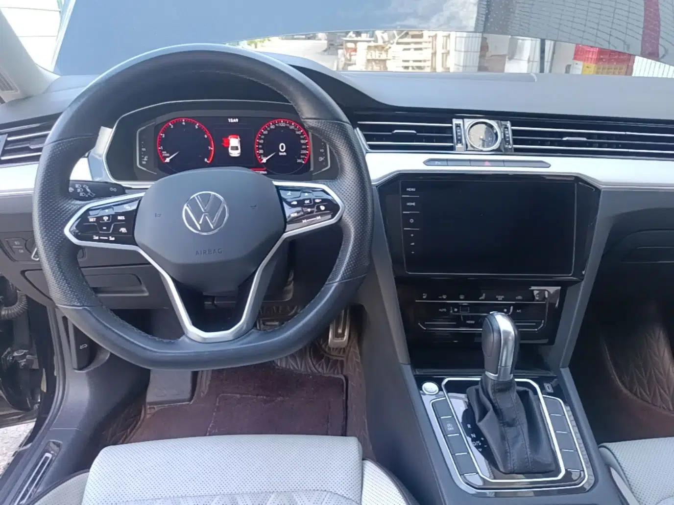 Volkswagen Magotan 2023 2 Million Units Commemorative Edition 330TSI DSG Luxury Version — миниатюра 12
