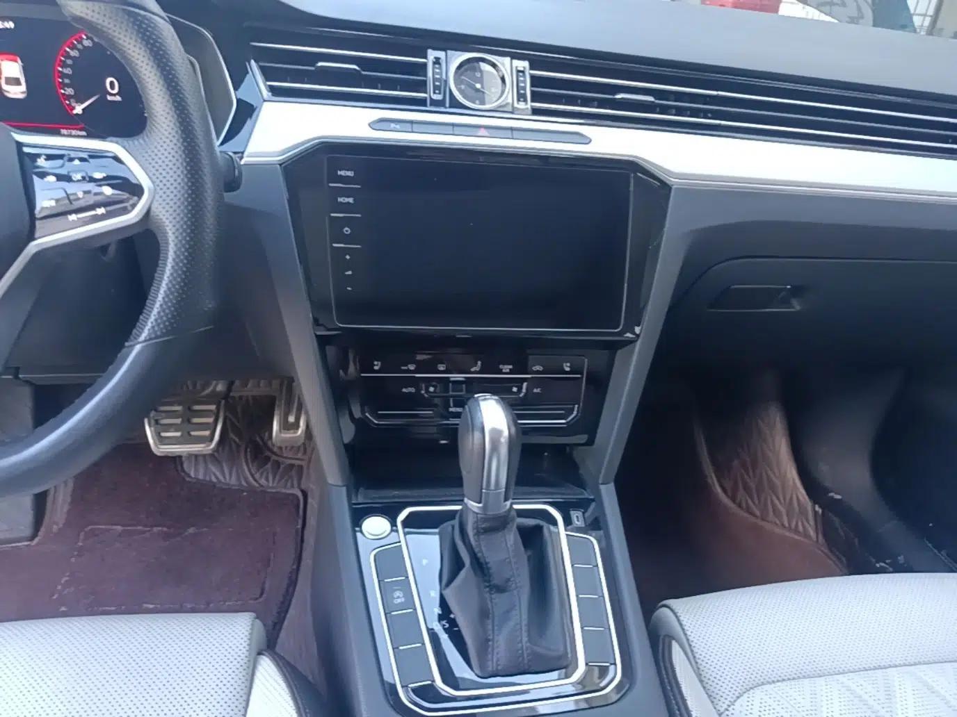 Volkswagen Magotan 2023 2 Million Units Commemorative Edition 330TSI DSG Luxury Version — миниатюра 15
