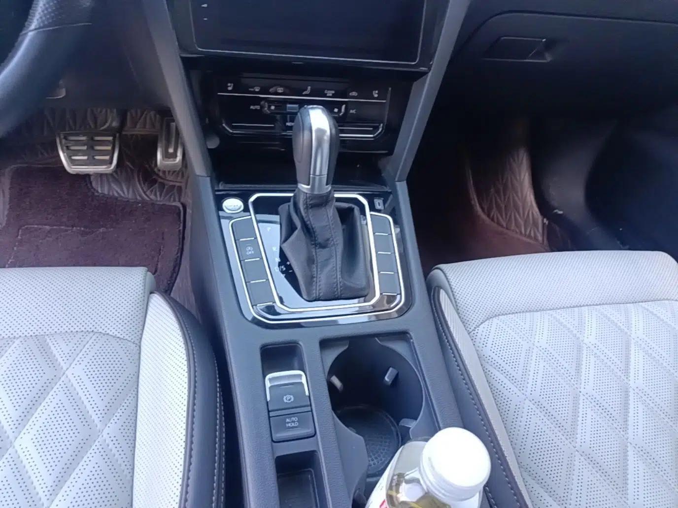 Volkswagen Magotan 2023 2 Million Units Commemorative Edition 330TSI DSG Luxury Version — миниатюра 16