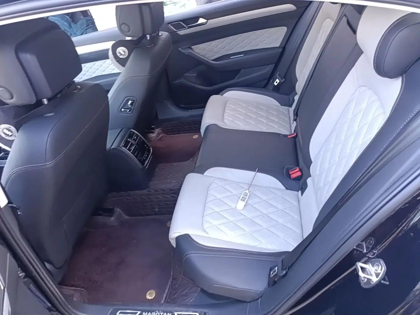 Volkswagen Magotan 2023 2 Million Units Commemorative Edition 330TSI DSG Luxury Version — миниатюра 20