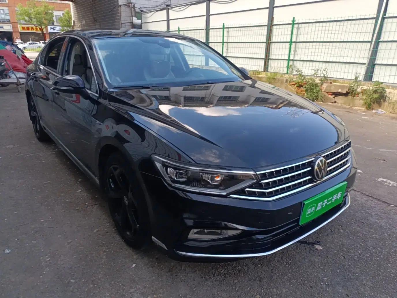 Volkswagen Magotan 2023 2 Million Units Commemorative Edition 330TSI DSG Luxury Version — миниатюра 3