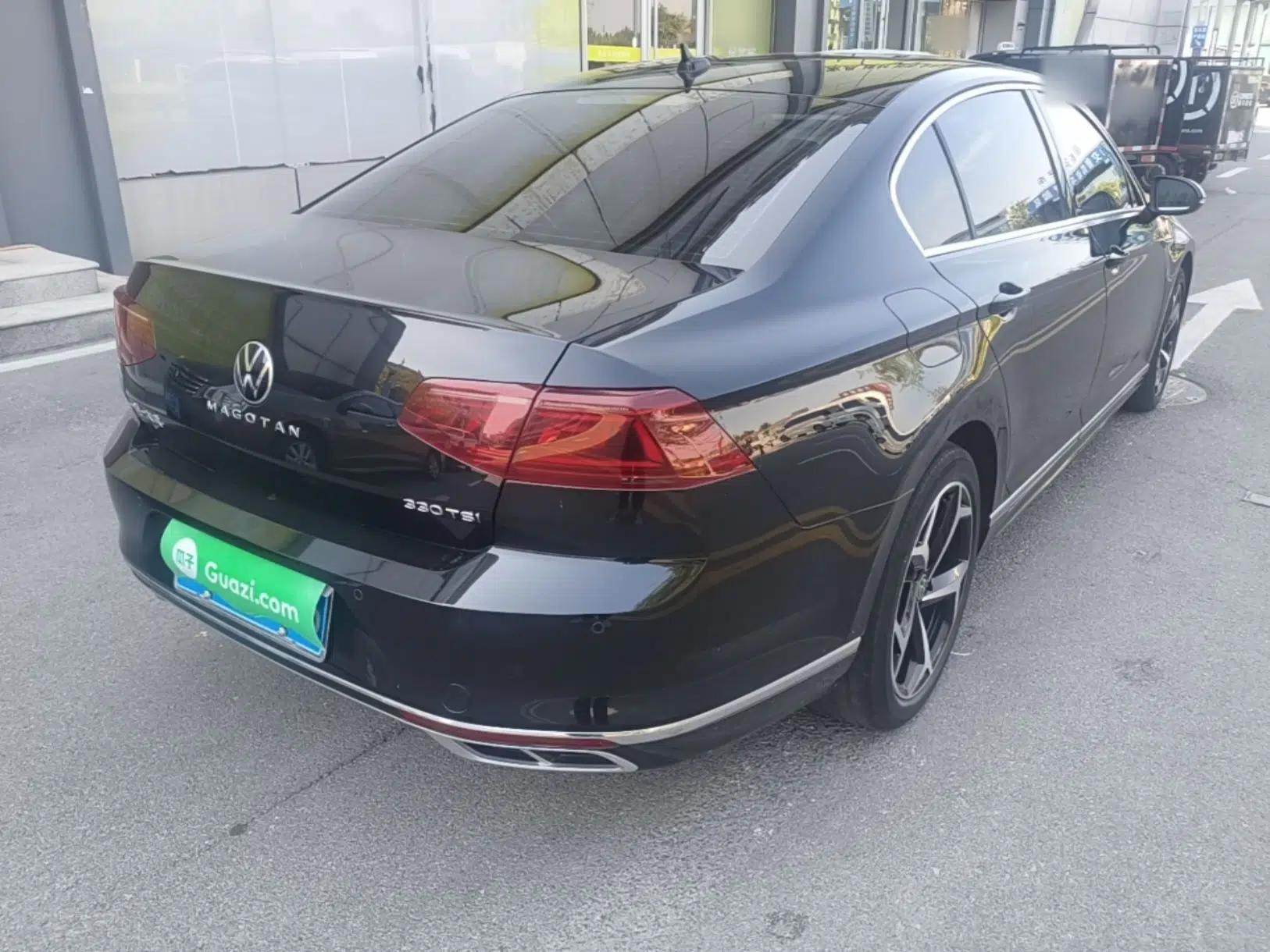Volkswagen Magotan 2023 2 Million Units Commemorative Edition 330TSI DSG Luxury Version — миниатюра 6