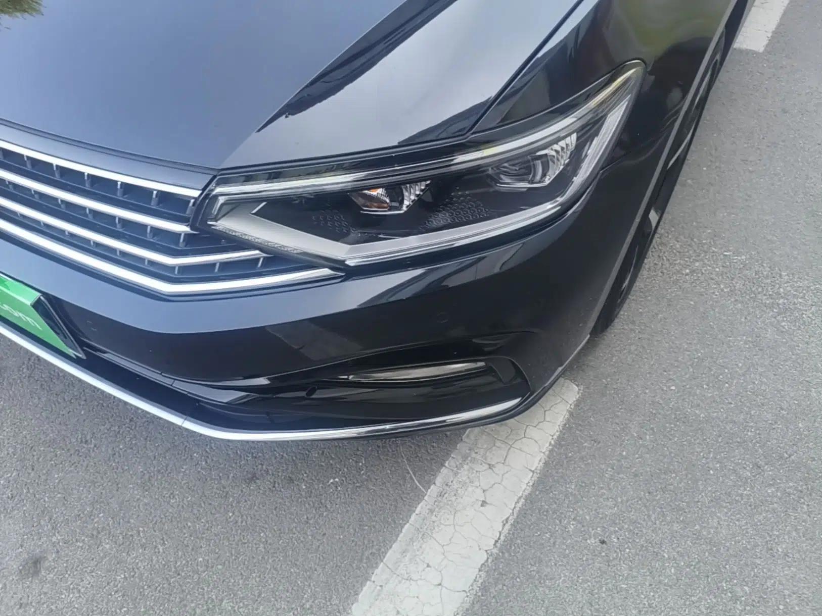 Volkswagen Magotan 2023 2 Million Units Commemorative Edition 330TSI DSG Luxury Version — миниатюра 8