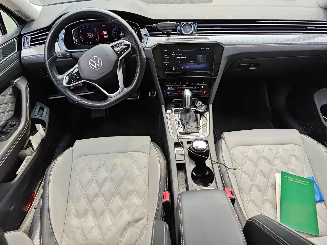 Volkswagen Magotan 2023 2 Million Units Limited Edition 330TSI DSG Leading Version — миниатюра 9