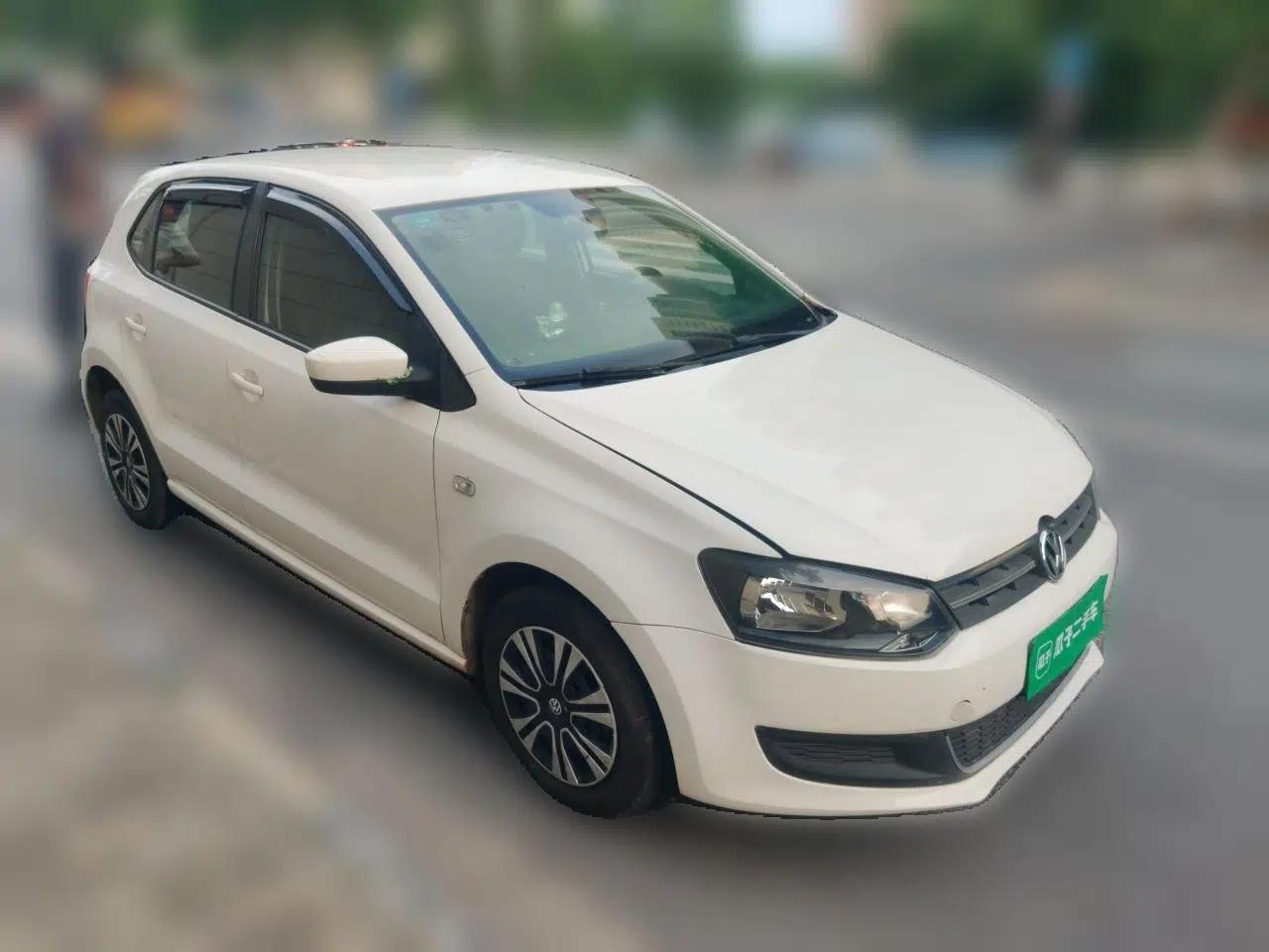Volkswagen Polo 2013 1.4L Manual Fashion Edition — миниатюра 3