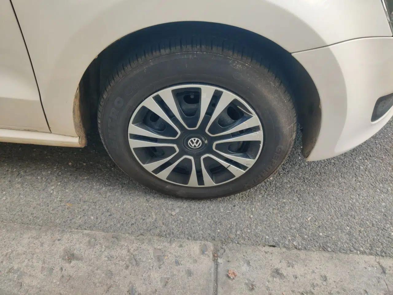 Volkswagen Polo 2013 1.4L Manual Fashion Edition — миниатюра 8