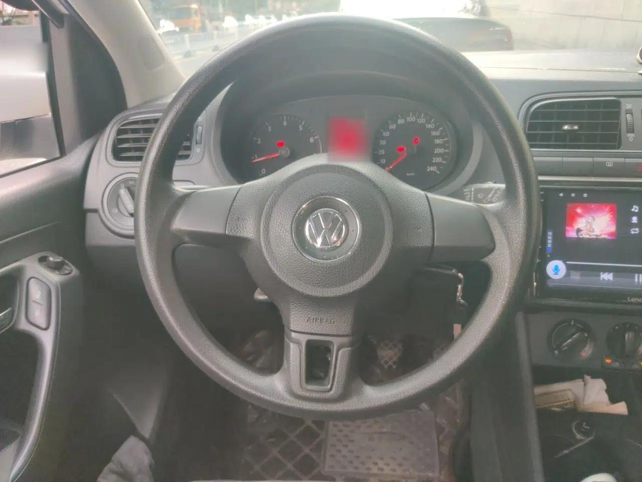 Volkswagen Polo 2013 1.4L Manual Fashion Edition — миниатюра 10