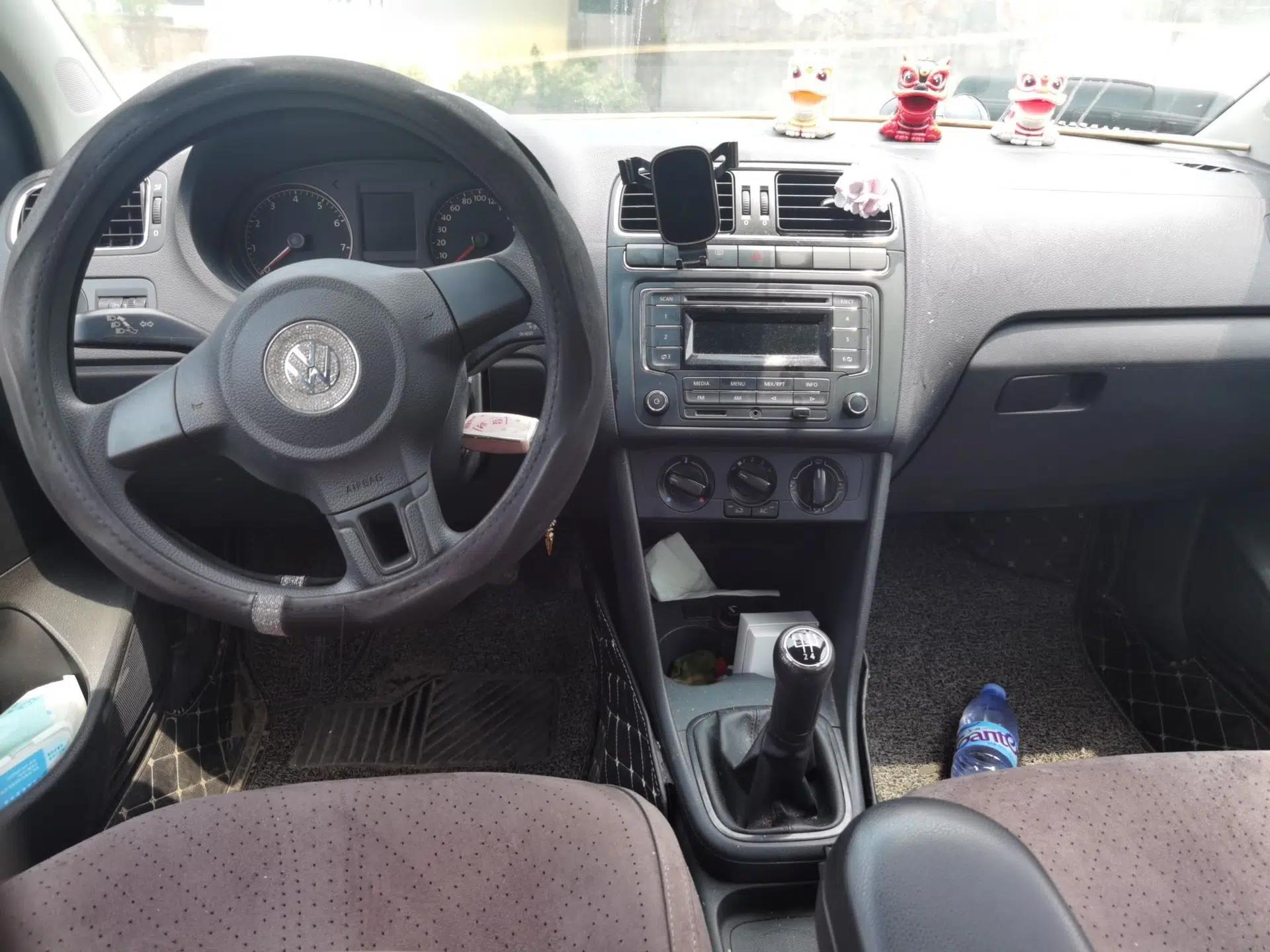 Volkswagen Polo 2013 1.4L Manual Comfort Edition — миниатюра 9