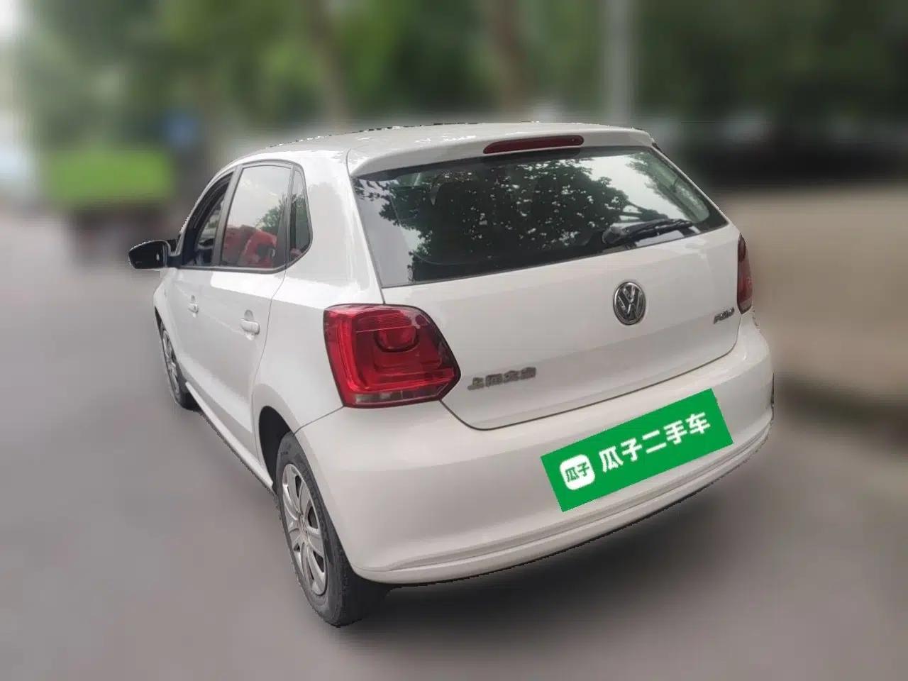 Volkswagen Polo 2013 1.4L Manual Fashion Edition — миниатюра 4