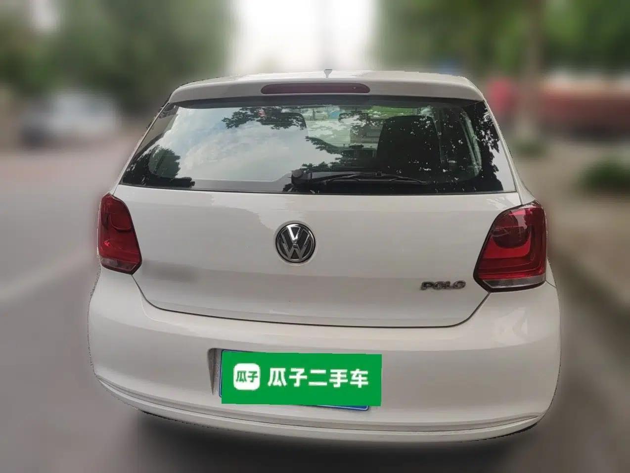 Volkswagen Polo 2013 1.4L Manual Fashion Edition — миниатюра 5