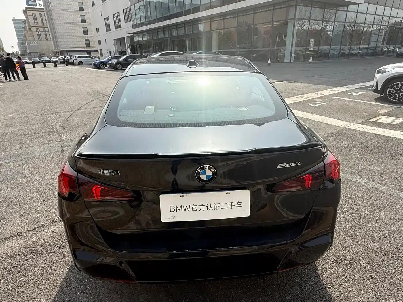 2025 BMW 2 Series 225L M Sport Shadow Edition — миниатюра 4