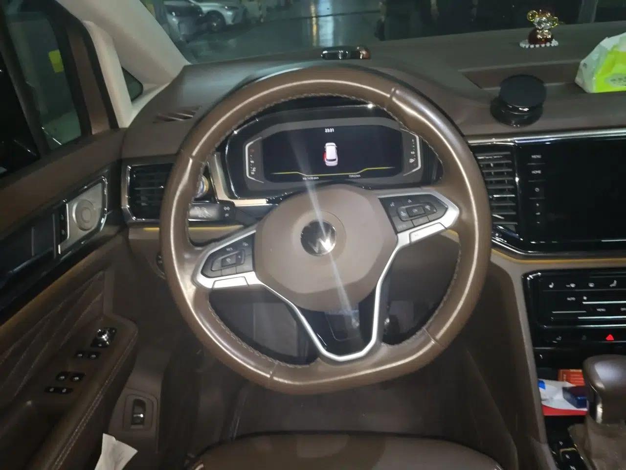 Volkswagen Viloran 2020 380TSI Prestige Edition — миниатюра 10