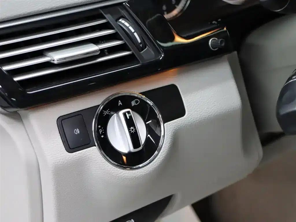 Imported Mercedes-Benz E-Class 2010 E 200 CGI Elegance — миниатюра 23