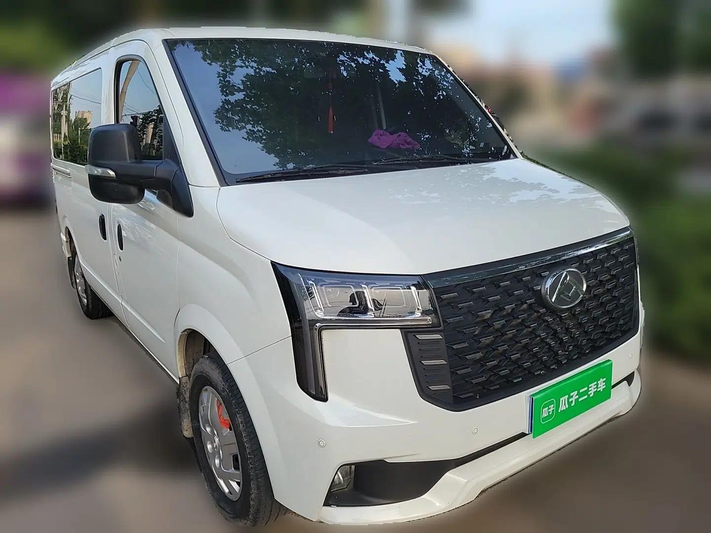 SAIC MAXUS Xintu V80 2023 2.0T Manual Classic Aoyuntong Short Wheelbase Ultra-Low Roof 5/6-Seater — миниатюра 3