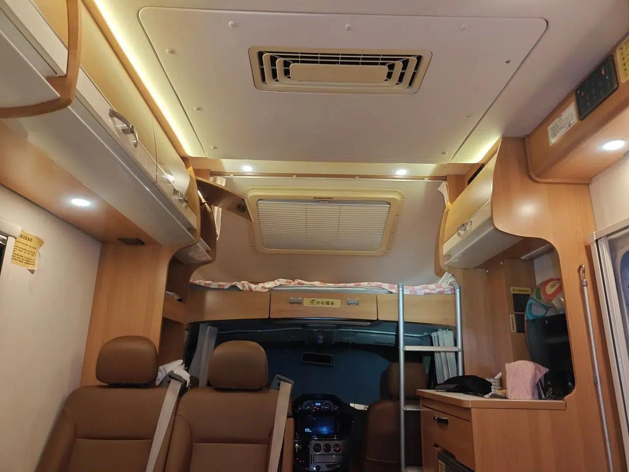 SAIC MAXUS V80 RV Dashing V80 RV, 2018 model, 2.5L turbo, automatic transmission, 6 seats — миниатюра 18