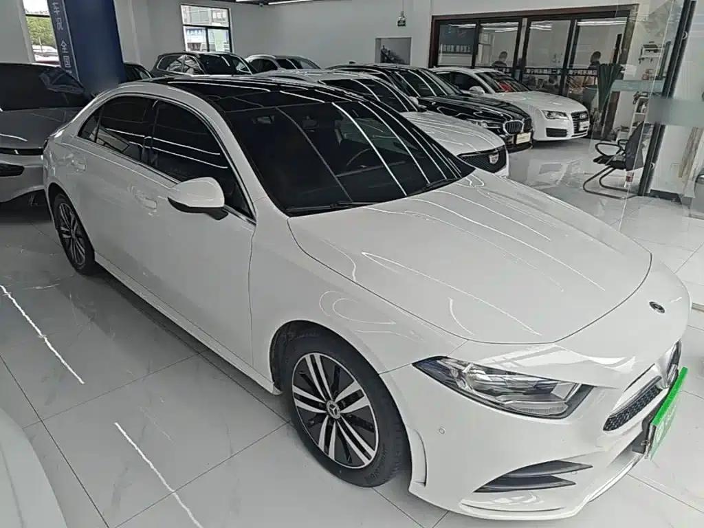 2019 Mercedes-Benz A-Class A 180 L Sport Sedan — миниатюра 4