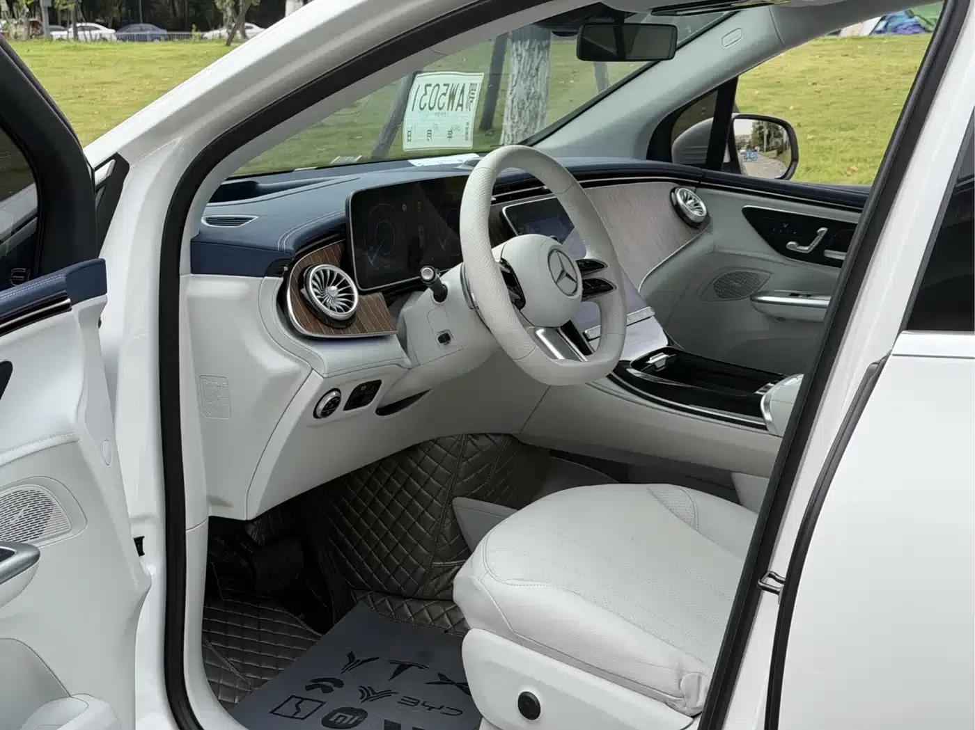 Mercedes-Benz EQE SUV 2023 350 4MATIC Luxury Edition — миниатюра 4