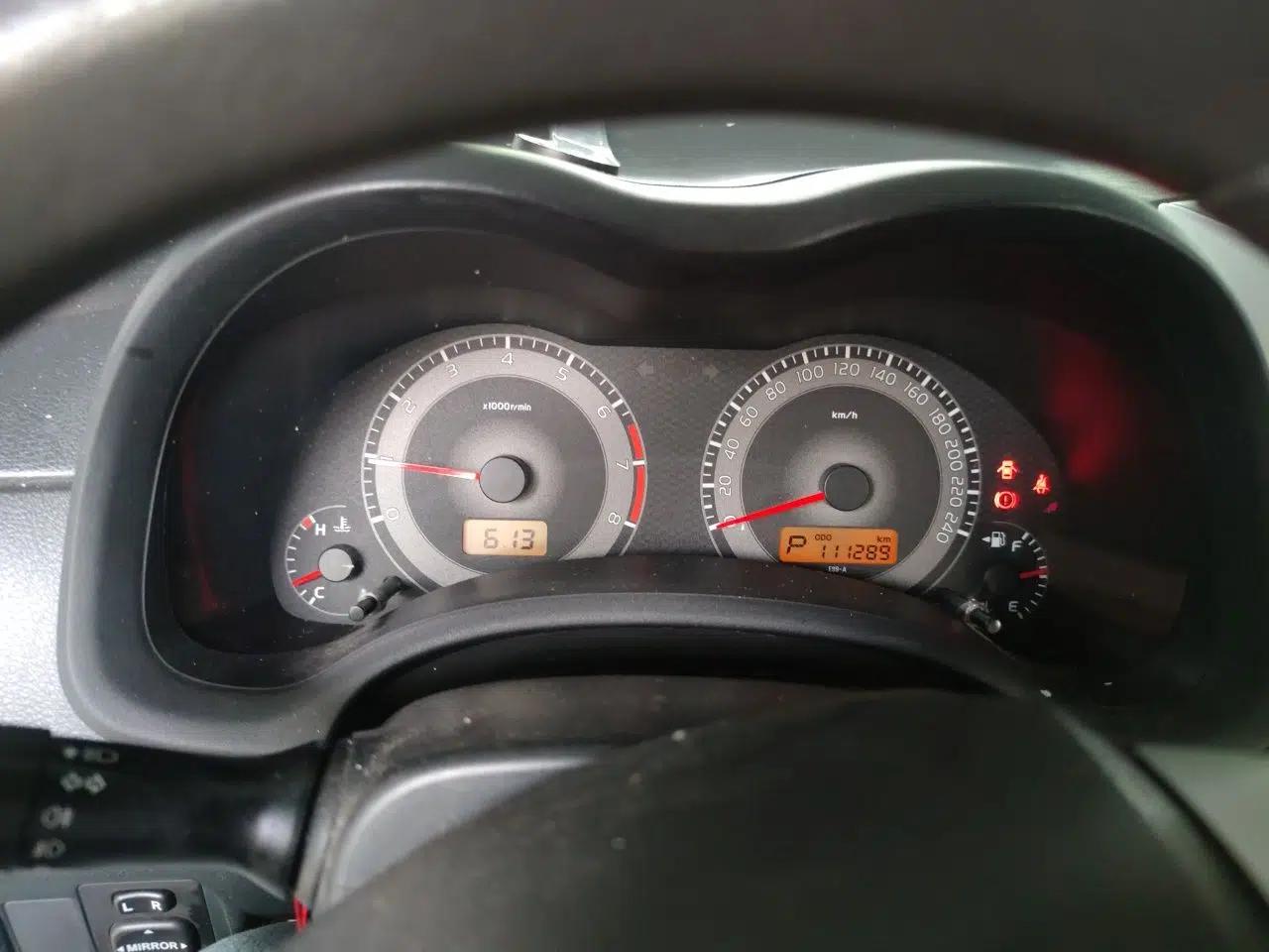 Toyota Corolla 2013 Special Edition 1.6L Automatic GL Cool Model — миниатюра 11