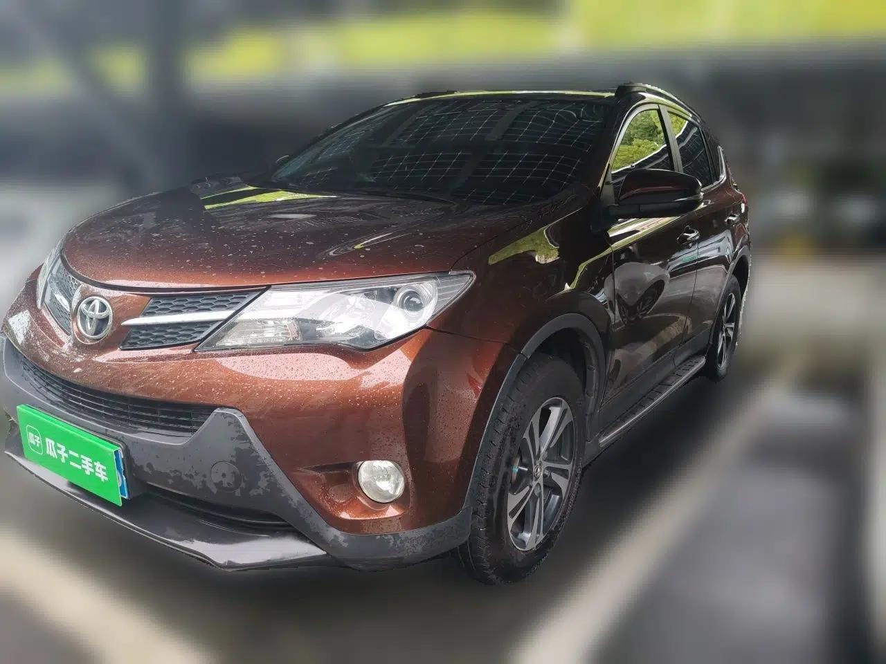 Toyota RAV4 2015 2.0L CVT Two-Wheel Drive Fashion Edition — миниатюра 1