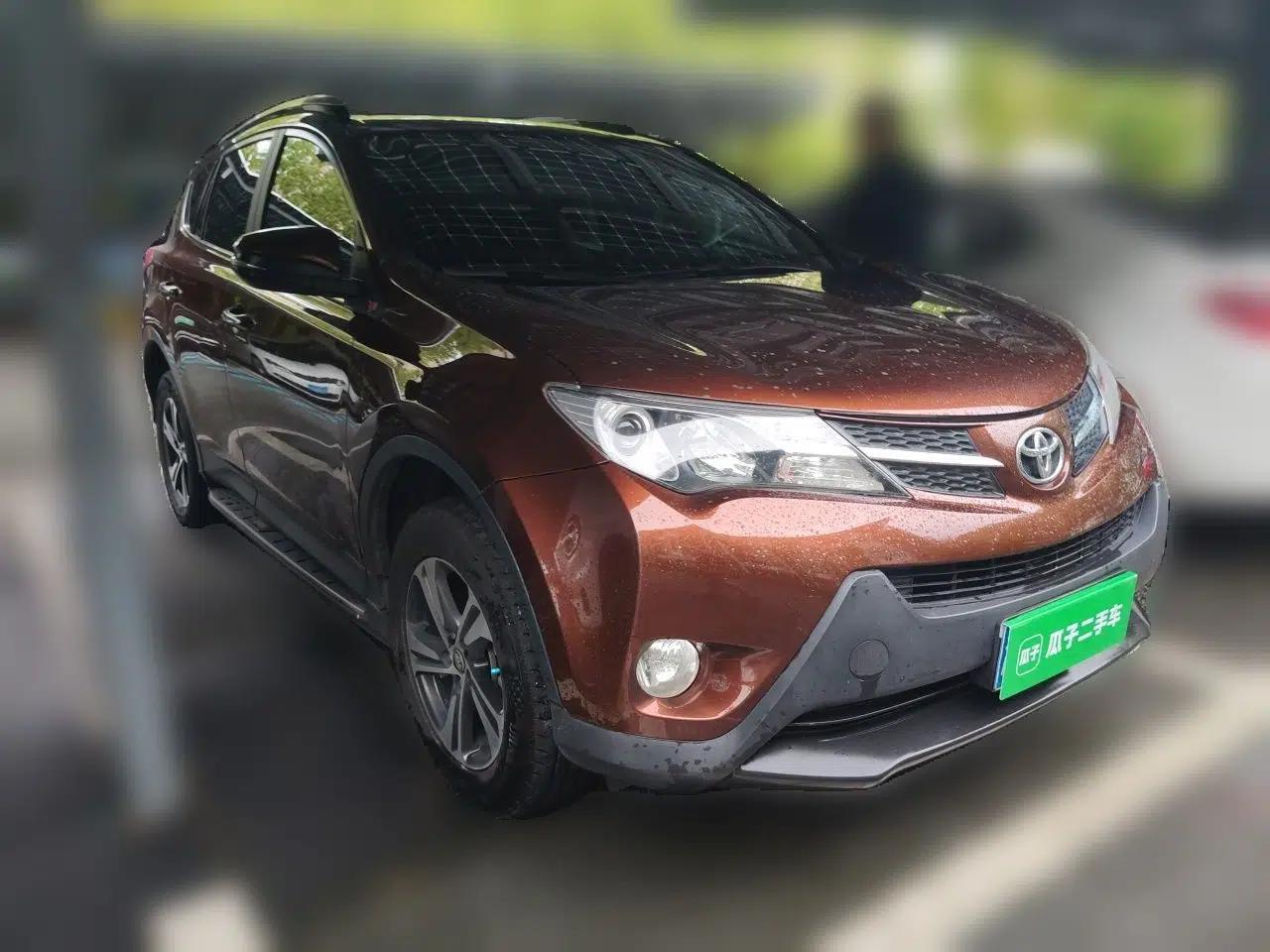 Toyota RAV4 2015 2.0L CVT Two-Wheel Drive Fashion Edition — миниатюра 3