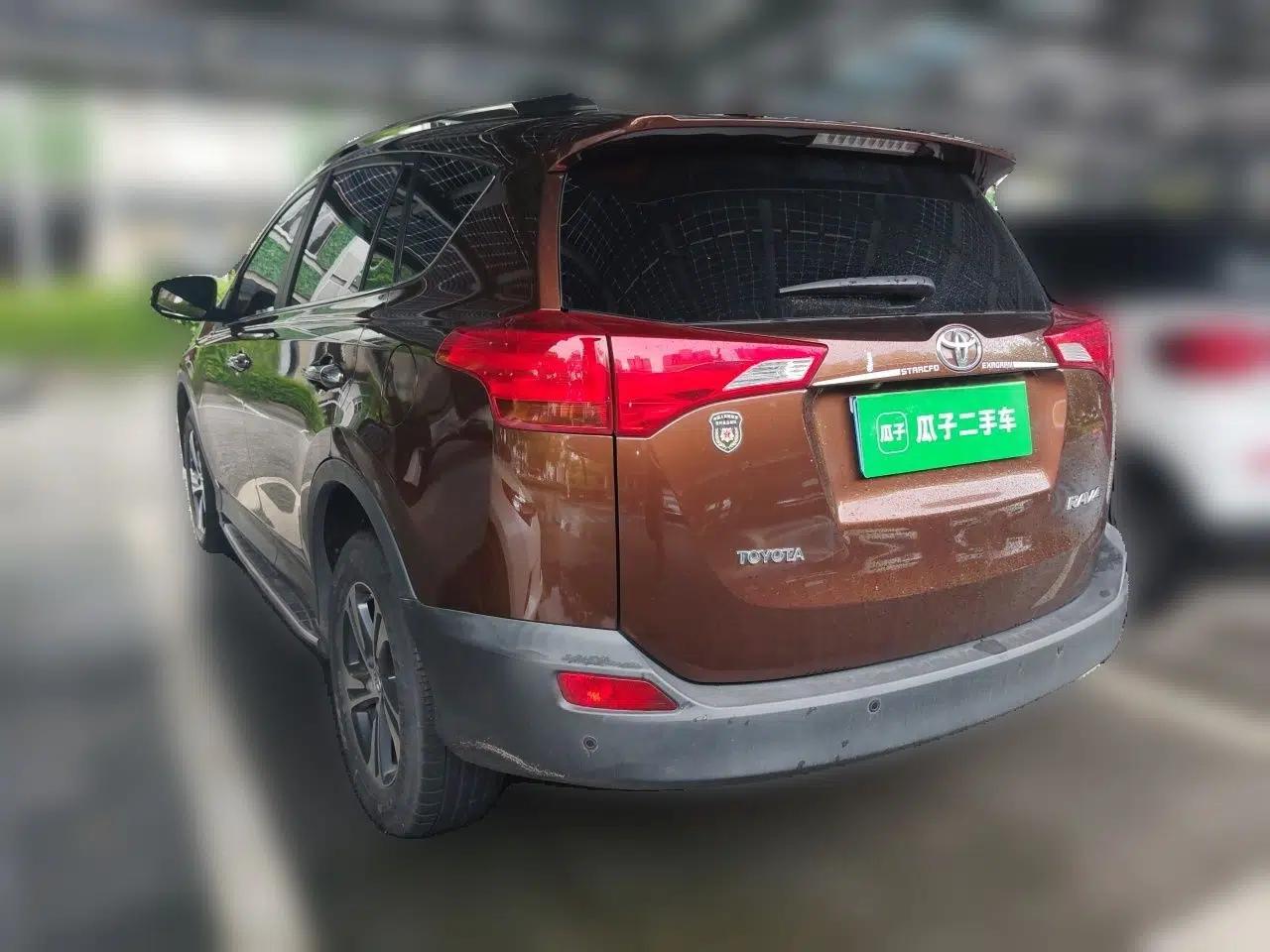 Toyota RAV4 2015 2.0L CVT Two-Wheel Drive Fashion Edition — миниатюра 4
