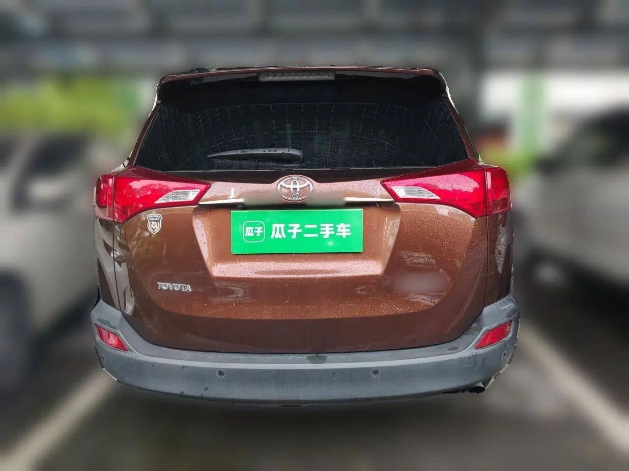 Toyota RAV4 2015 2.0L CVT Two-Wheel Drive Fashion Edition — миниатюра 5