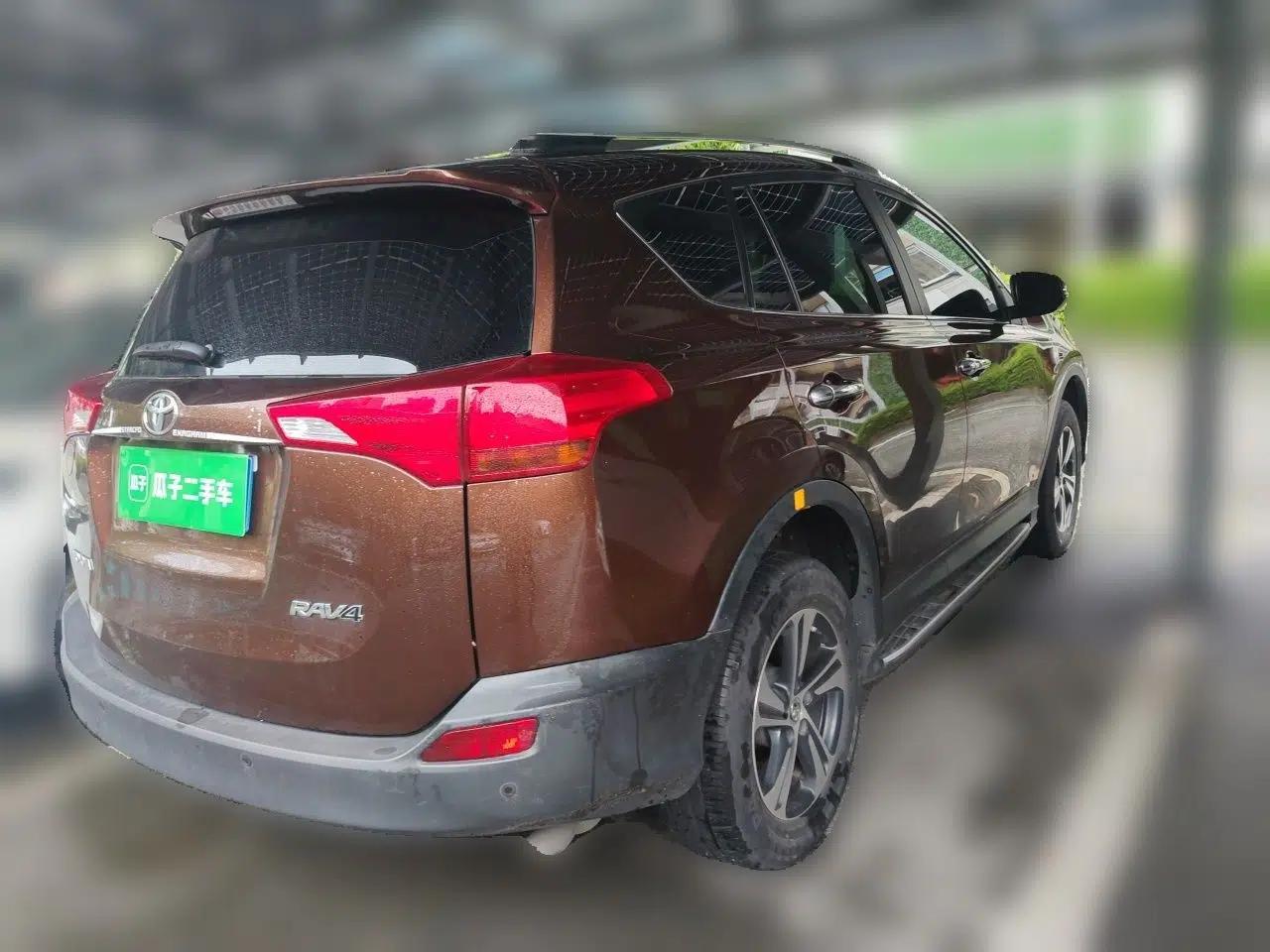 Toyota RAV4 2015 2.0L CVT Two-Wheel Drive Fashion Edition — миниатюра 6