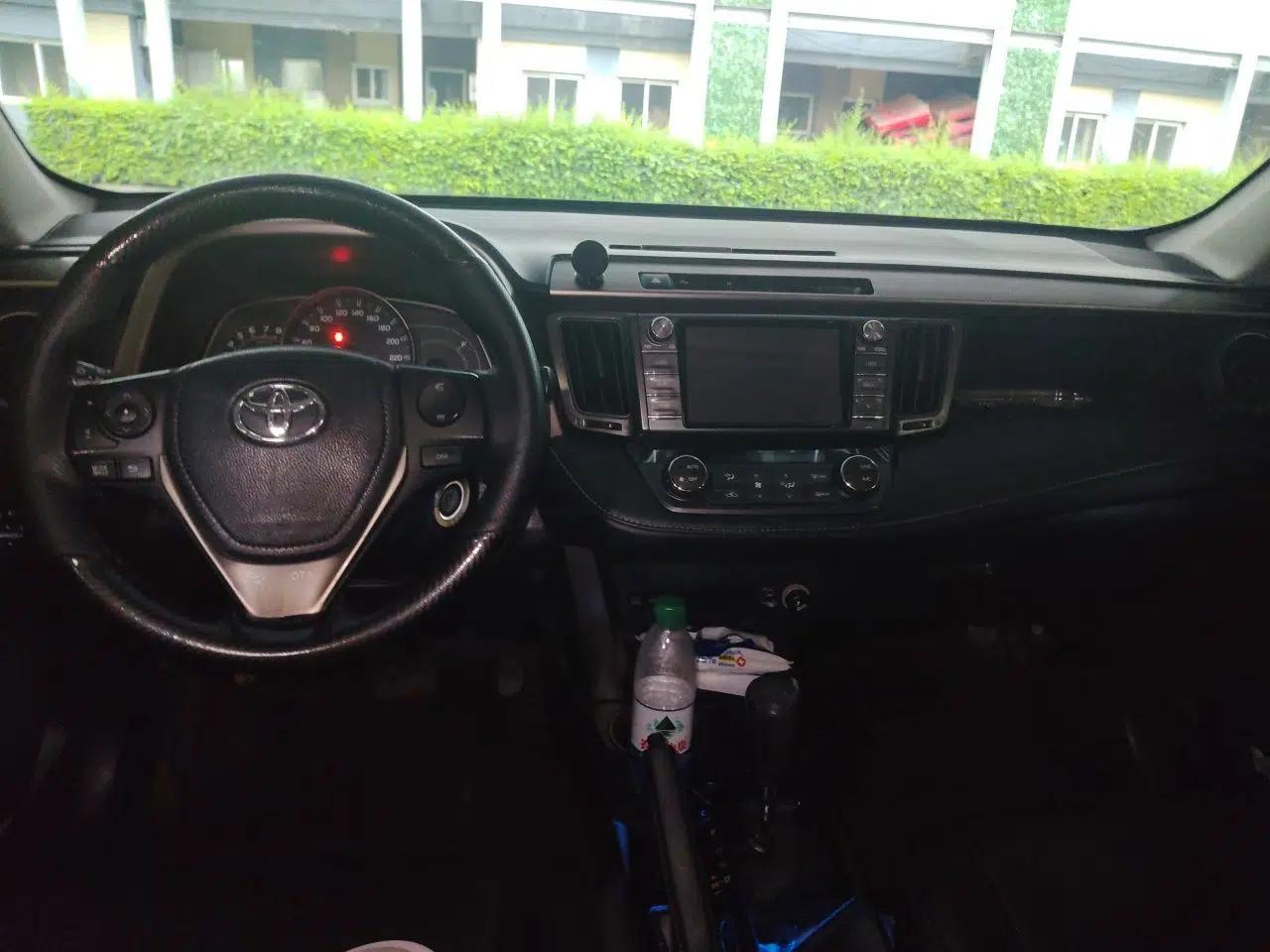 Toyota RAV4 2015 2.0L CVT Two-Wheel Drive Fashion Edition — миниатюра 9