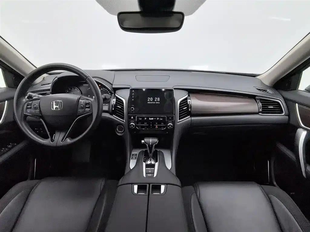 2017 Honda Avancier 240TURBO 2WD Premium Edition — миниатюра 5