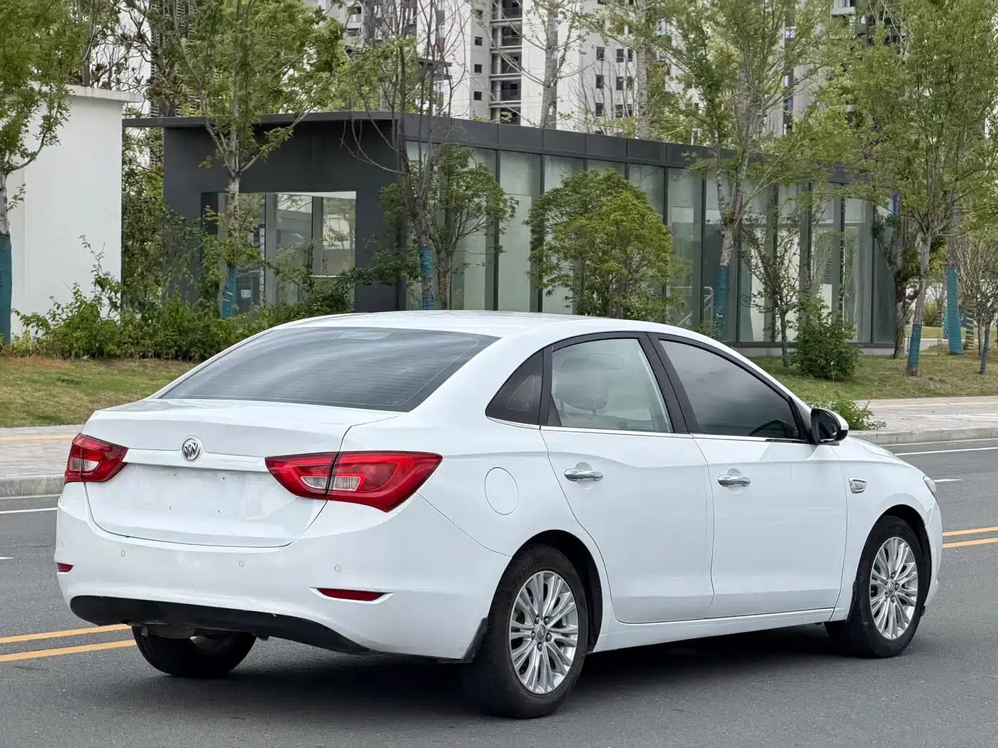 Buick Excelle 2016 15N Manual Elite — миниатюра 4